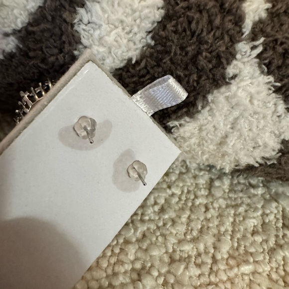 Never worn. Sunburst style with cubic zirconia. Real black freshwater dyed pearl - Picture 5 of 5